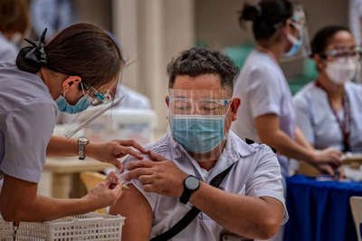 菲律宾接种疫苗2.jpg