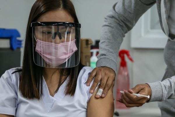 菲律宾接种疫苗.jpg