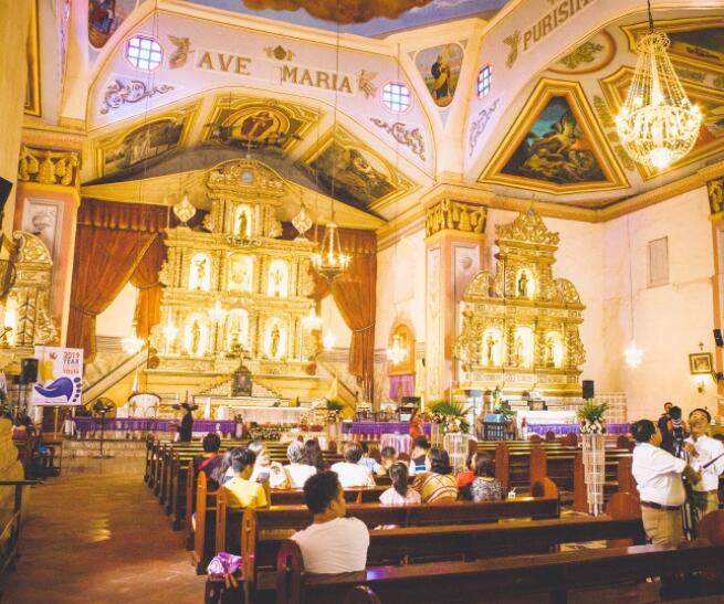 菲律宾教堂举办婚礼.jpg