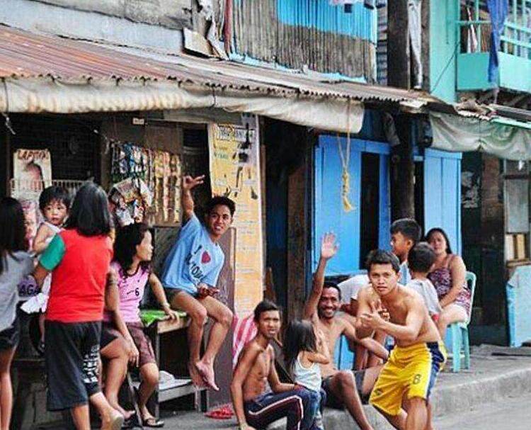 菲律宾的贫穷但是性格开朗.jpg
