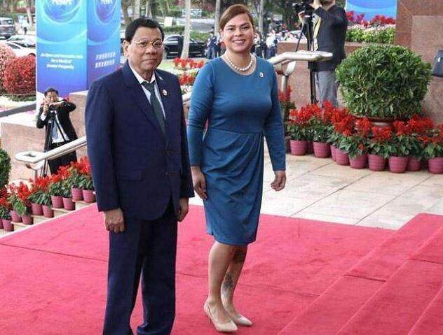 菲律宾总统和他的女儿.jpg