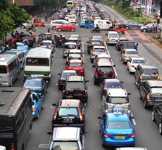 菲律宾堵车情况严重.jpg